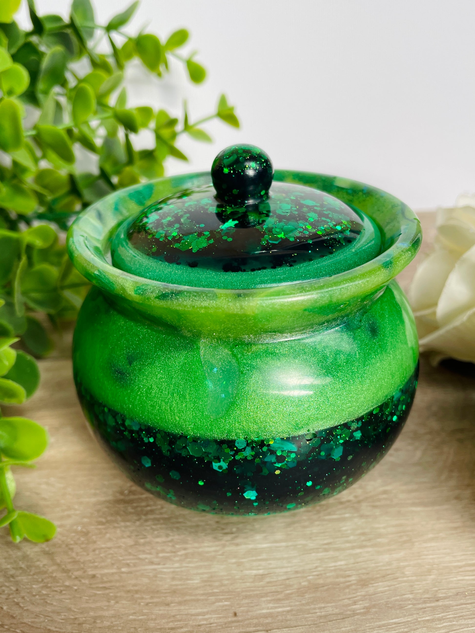 Cauldron jar / pot  Perfect for storing your necklaces, rings, paperclips, hairclips - whatever!  Layers of gorgeous greens 💚💚  Approx 8.5 x 8.5 cm   x4 Rubber feet on bottom&nbsp;  Also can be used for messy / sensory / potion play etc