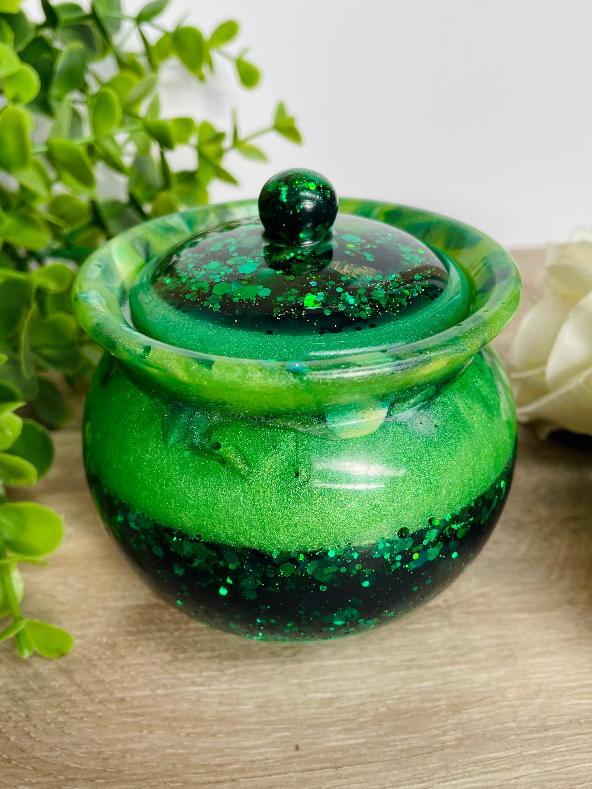 Cauldron jar / pot  Perfect for storing your necklaces, rings, paperclips, hairclips - whatever!  Layers of gorgeous greens 💚💚  Approx 8.5 x 8.5 cm   x4 Rubber feet on bottom&nbsp;  Also can be used for messy / sensory / potion play etc