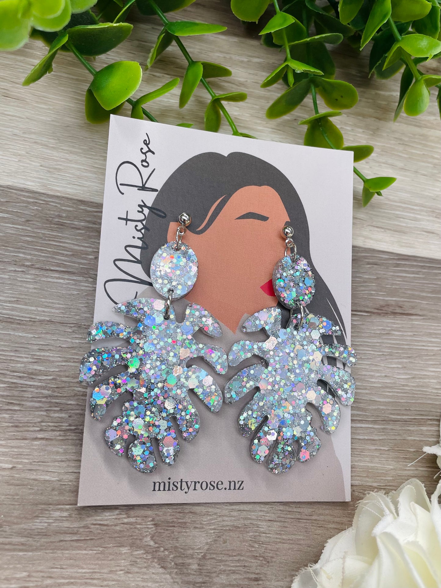 Monstera dangle earrings  Stunning silver holographic glitter 🌈  These lightweight earrings are a fabulous addition to any outfit!  Approx 6cm x 4cm with silver ball stud topper