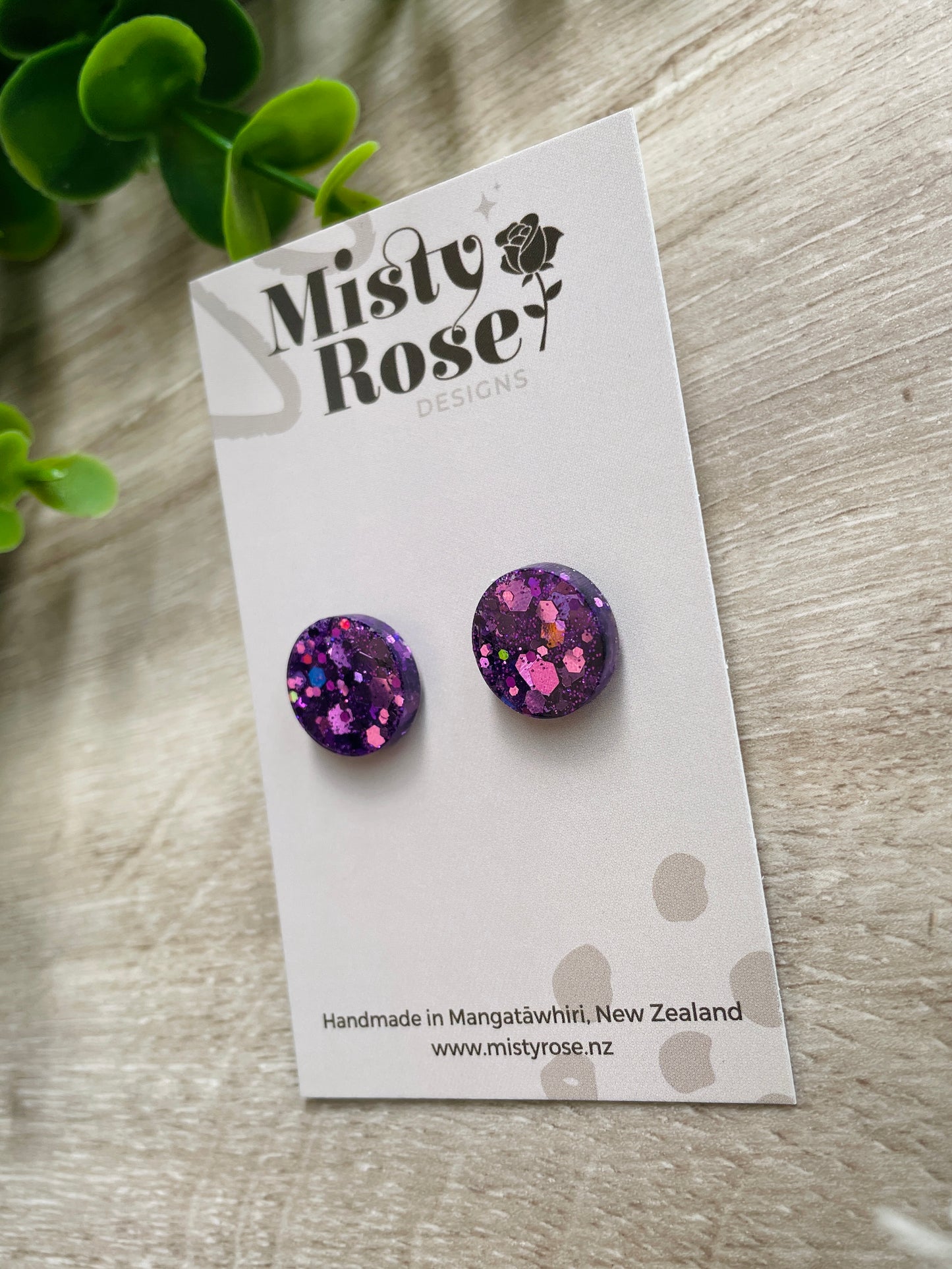 Sparkly circle stud earrings ✨  Mid-purple glitter&nbsp;  These lovely lightweight earrings are sure to add some sparkle to any look!  Approx 1.5cm diameter  Handmade in Waikato, Ne