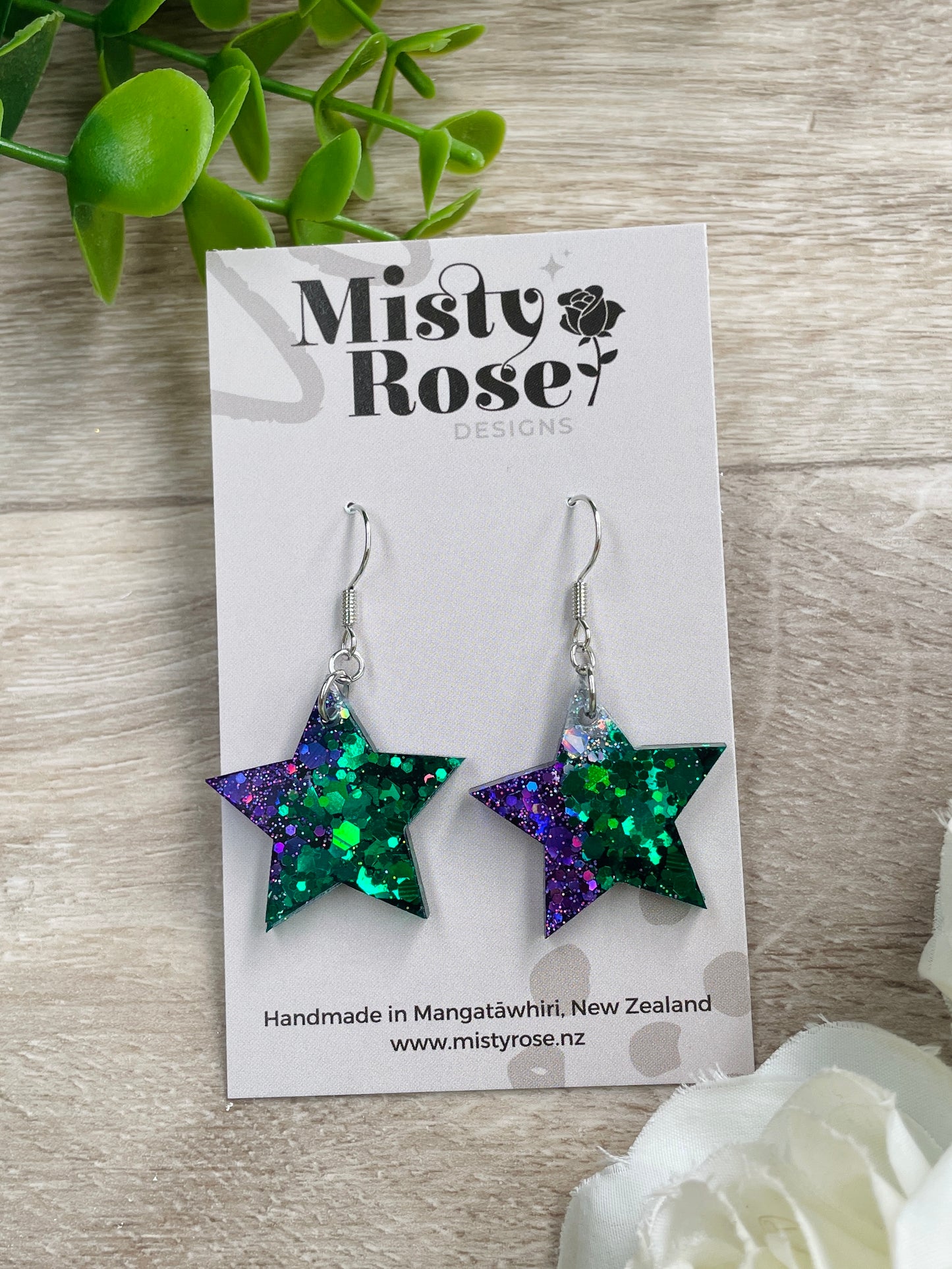 Star earrings ✨&nbsp;  Mix of emerald green, dark violet purple and silver holographic glitter 💜💚  These cute &amp; glittery lightweight earrings are sure to add some sparkle to any look.   Approx 2.5cm x 2.5cm